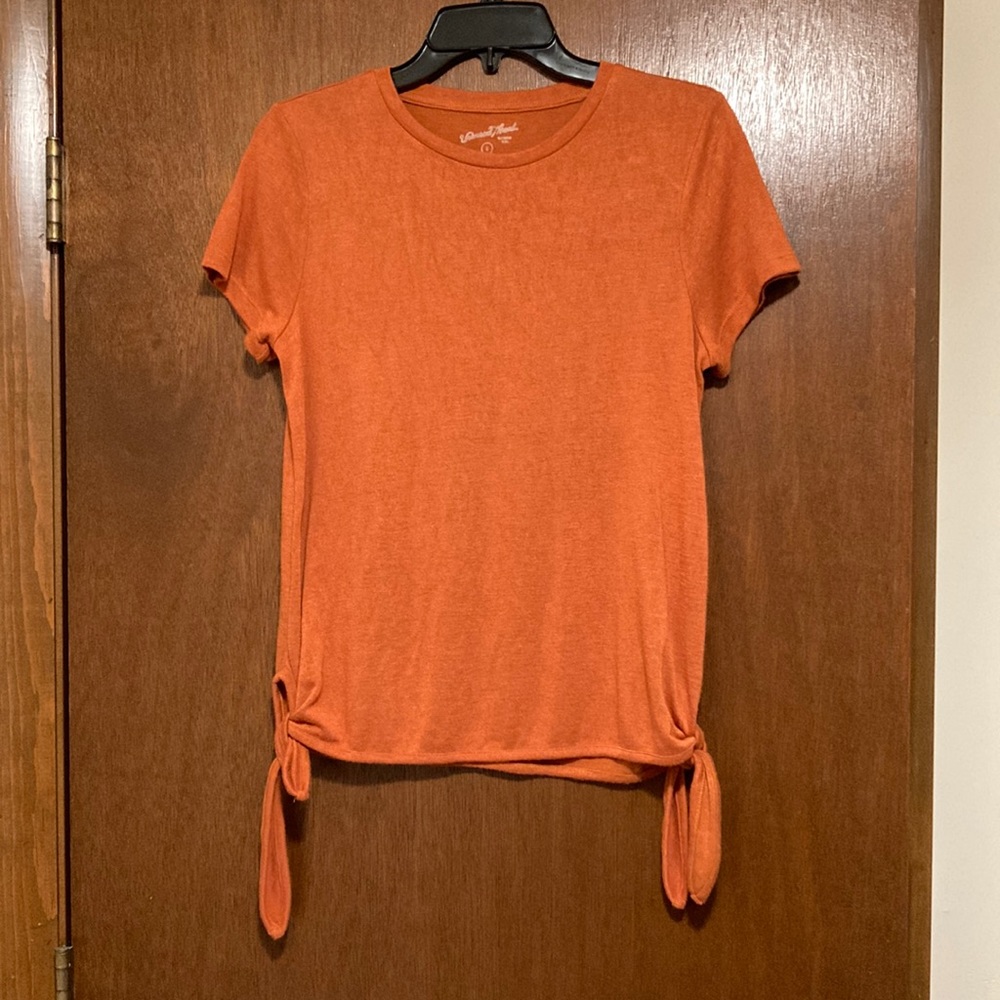 Universal Thread Top